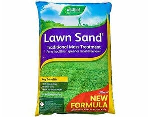 Using Lawn Sand to Kill Moss and Feed Your Lawn in the Spring